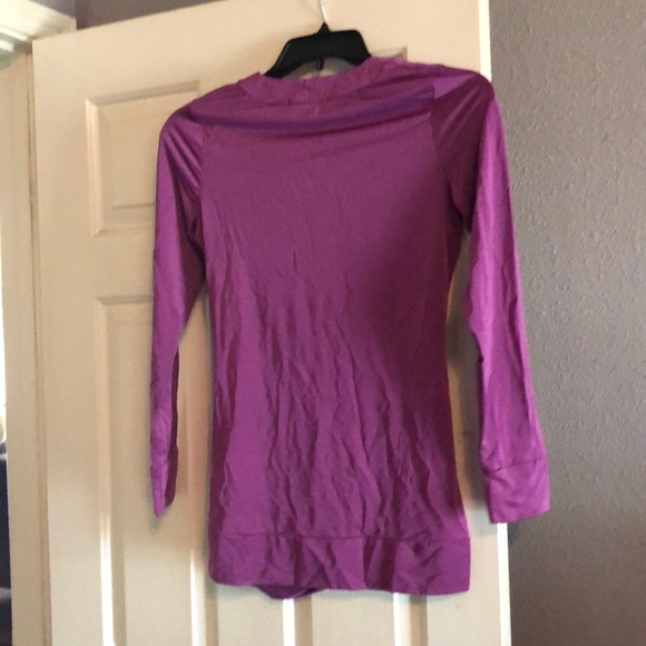 Cute lavender top - Picture 3 of 3